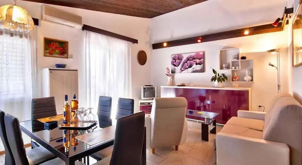 Apartment In Valbandon Istrien 8354